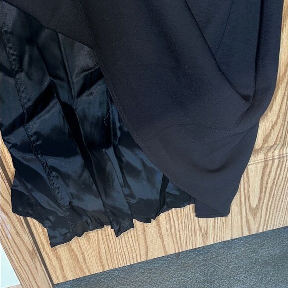 Hugo Buscati Elegant Black Gown size 6 - Picture 6 of 7